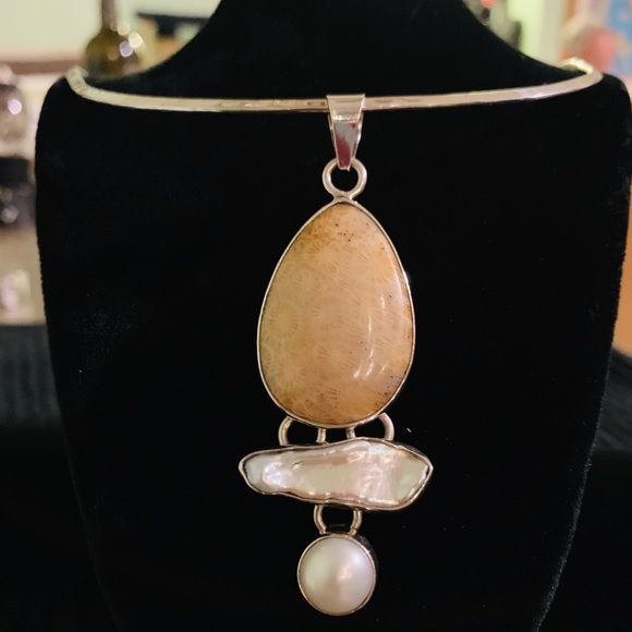 Textured Choker w/ Yellow Oasis w/ Pearl Pendant.. - Picture 2 of 4